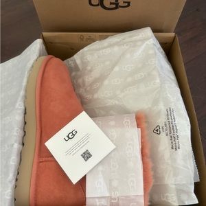 NWT Authentic Mini Bailey Bow ll Ugg